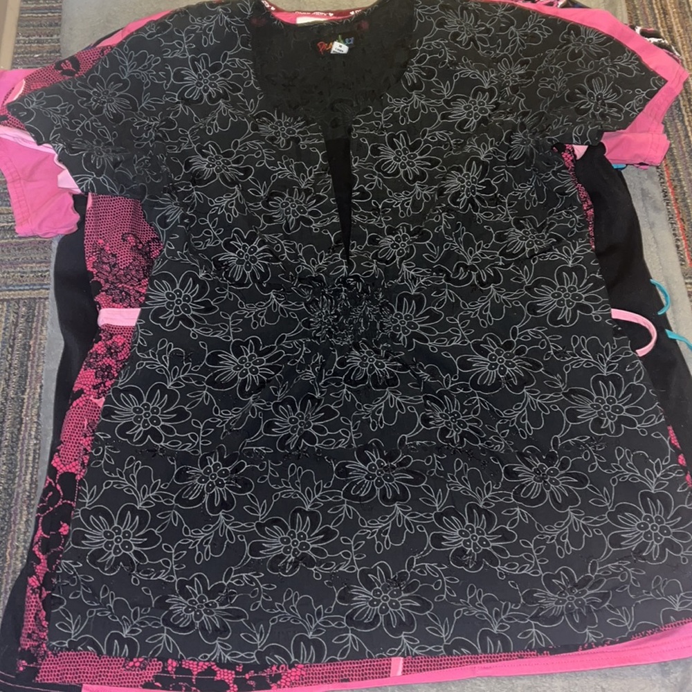Scrub tops - Picture 6 of 7